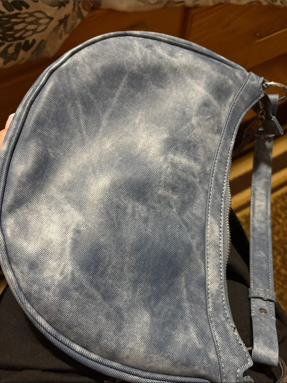 Aldo crescent shoulder